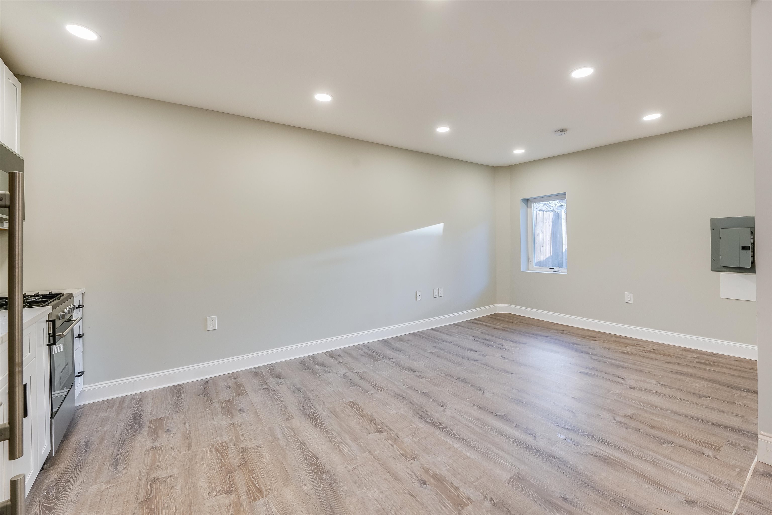 172 MALLORY AVE Unit: 4