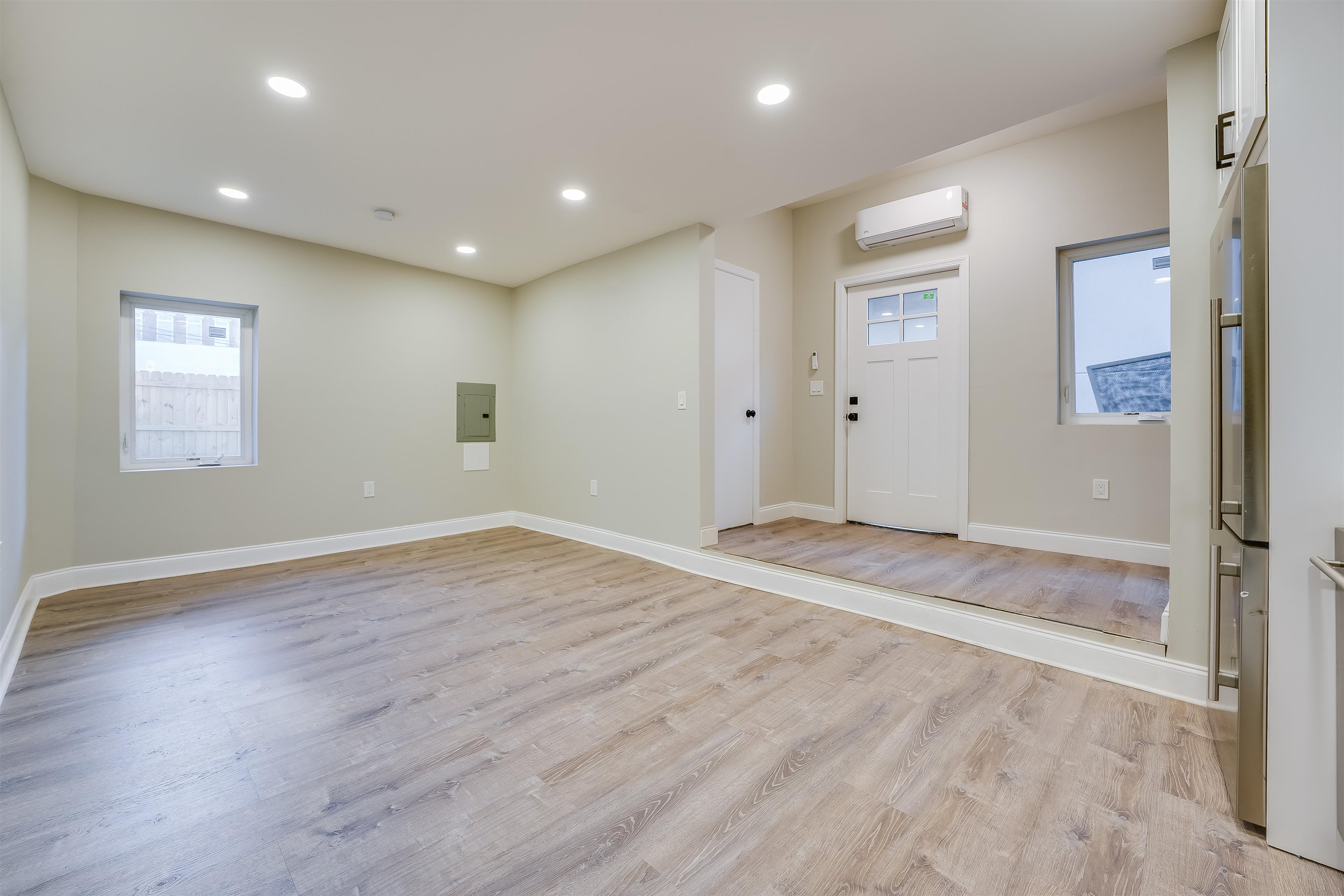 172 MALLORY AVE Unit: 4