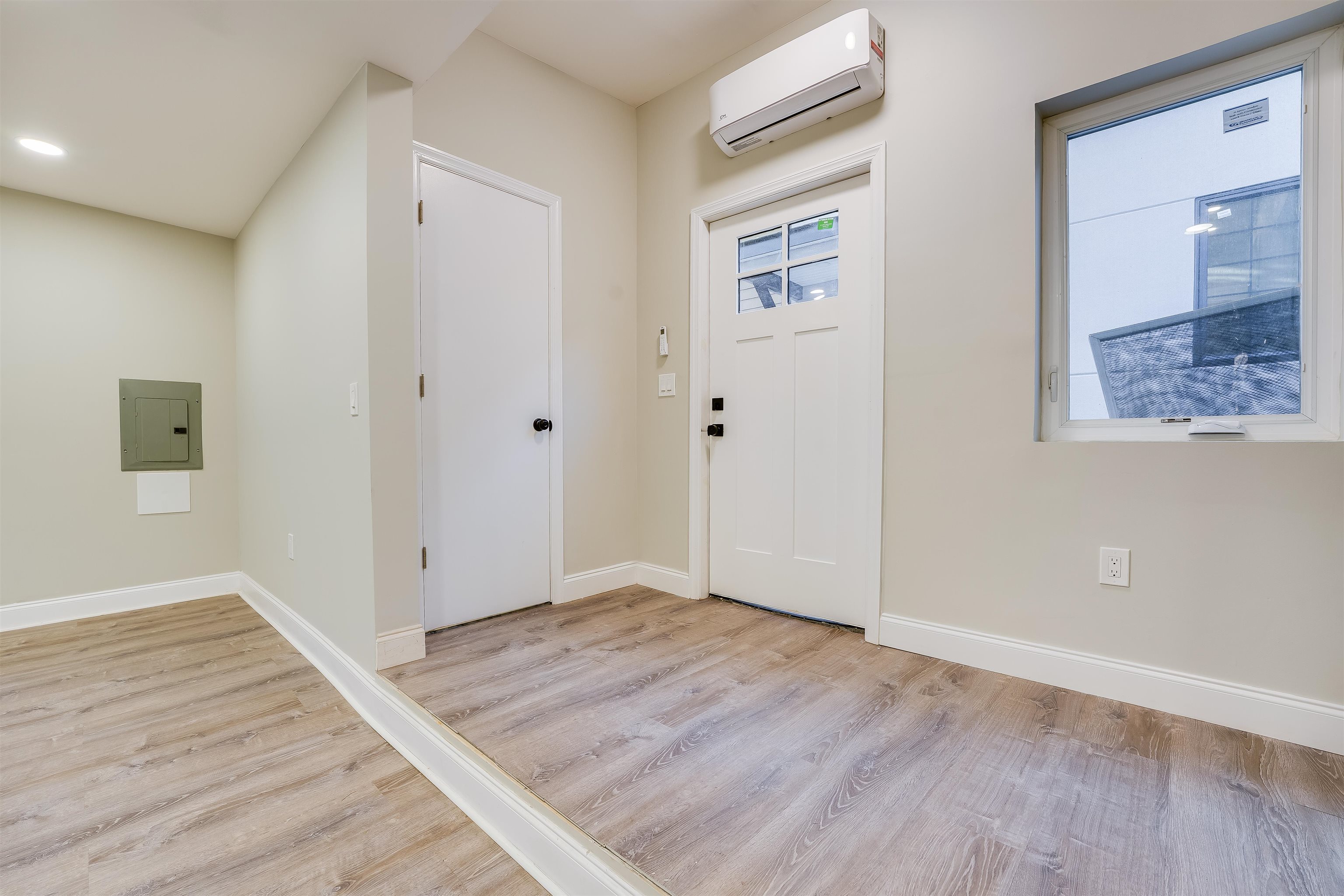 172 MALLORY AVE Unit: 4