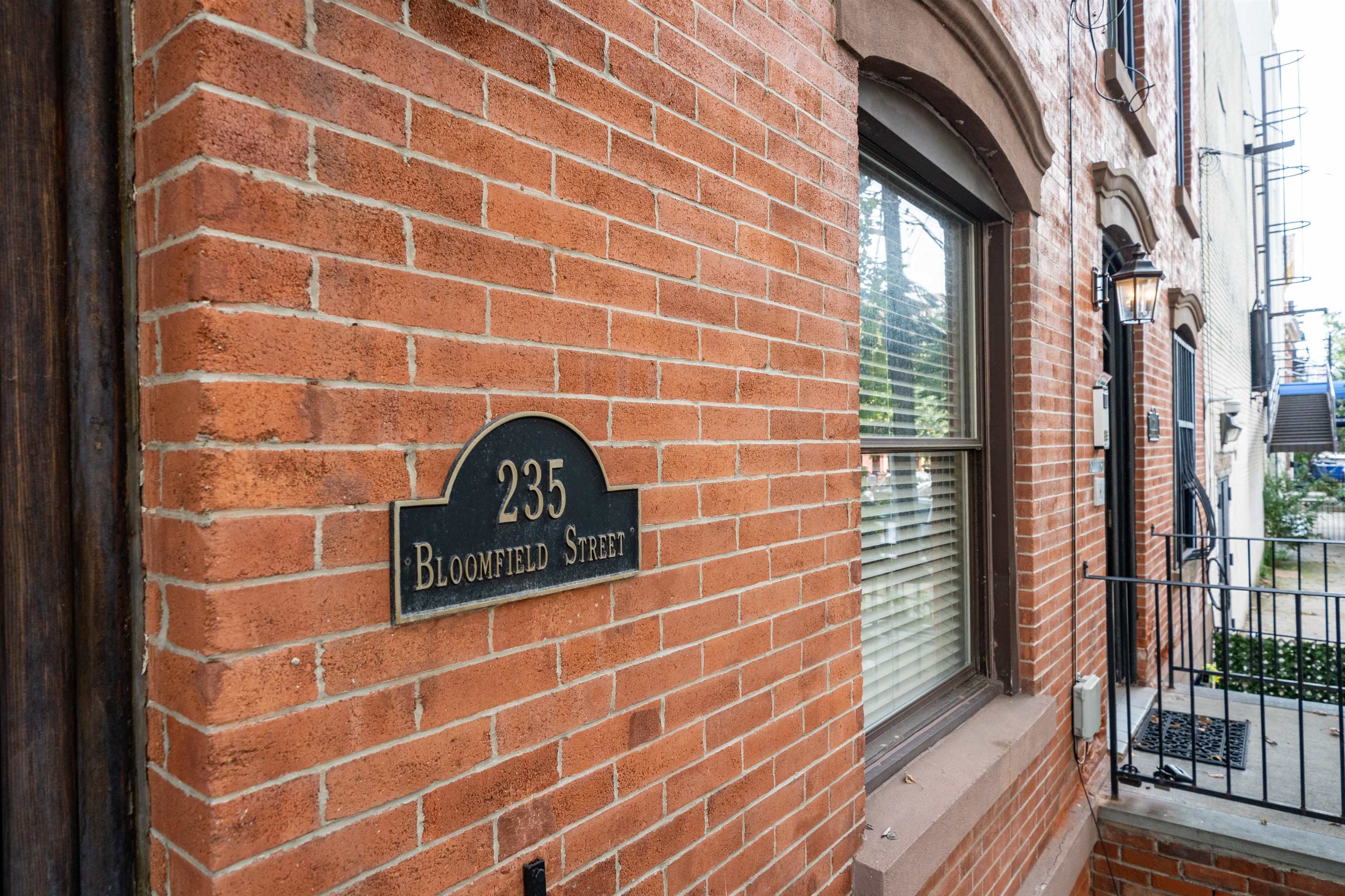 235 BLOOMFIELD ST Unit: 2