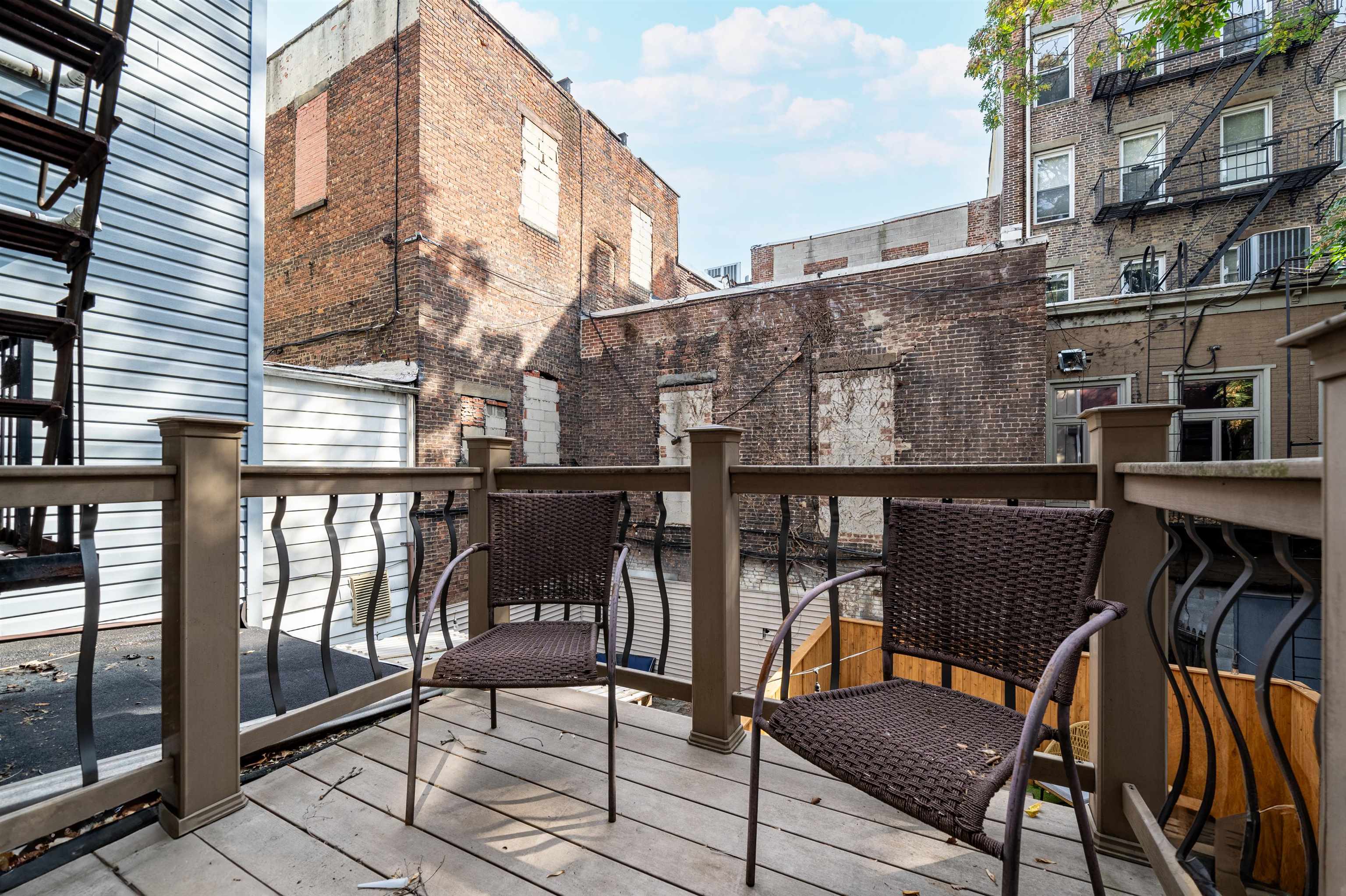 235 BLOOMFIELD ST Unit: 2