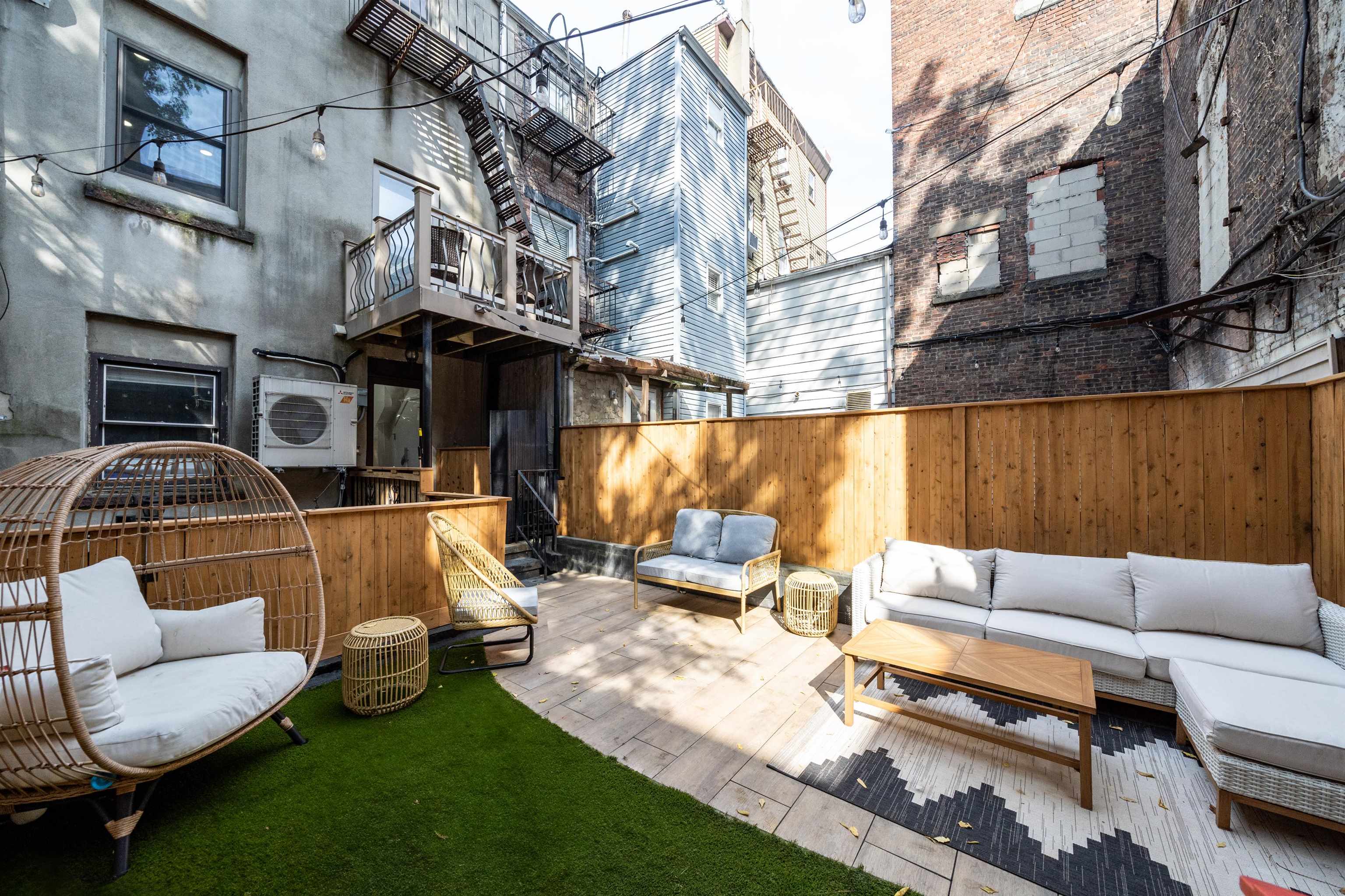 235 BLOOMFIELD ST Unit: 2