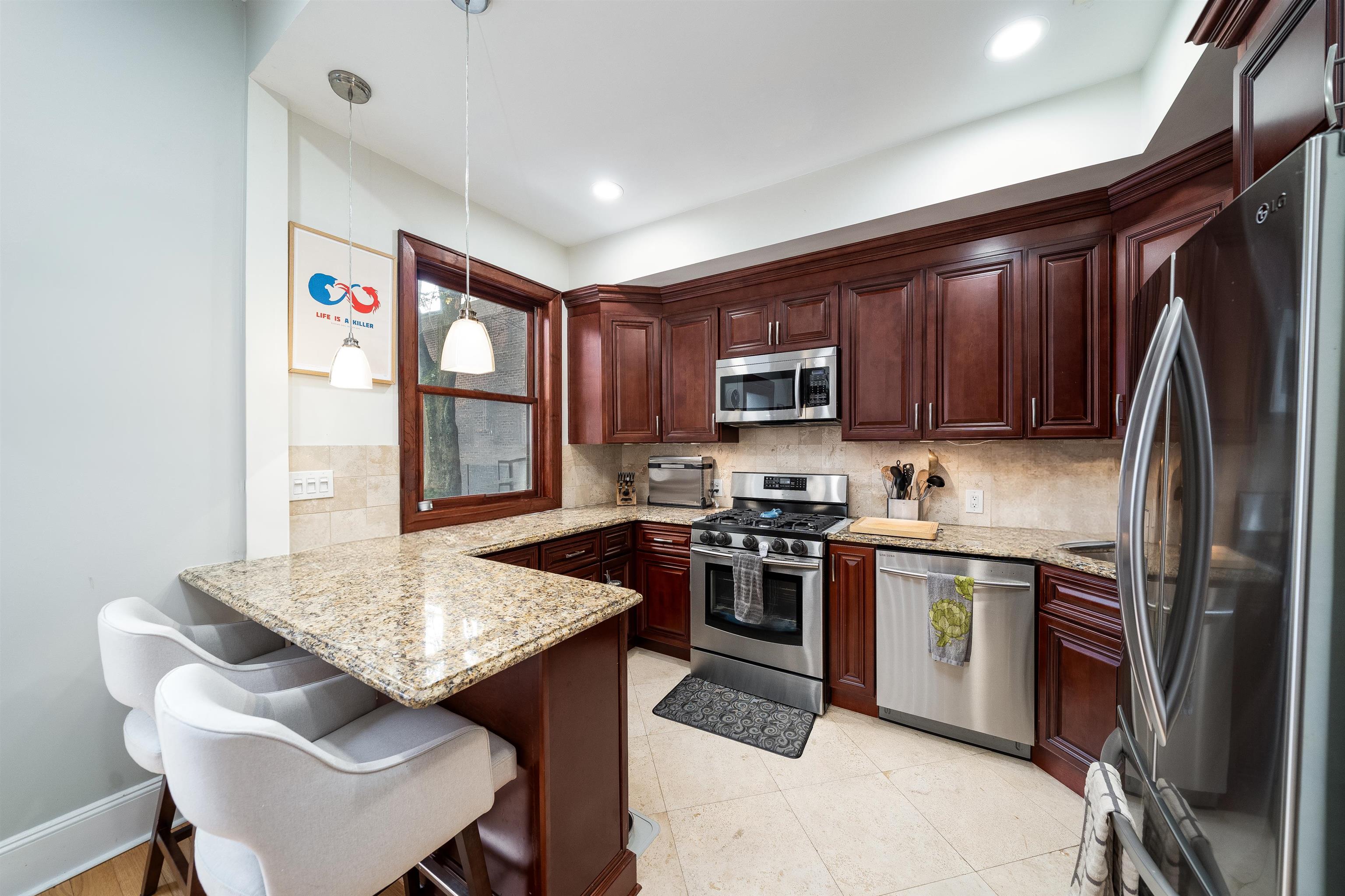 235 BLOOMFIELD ST Unit: 2