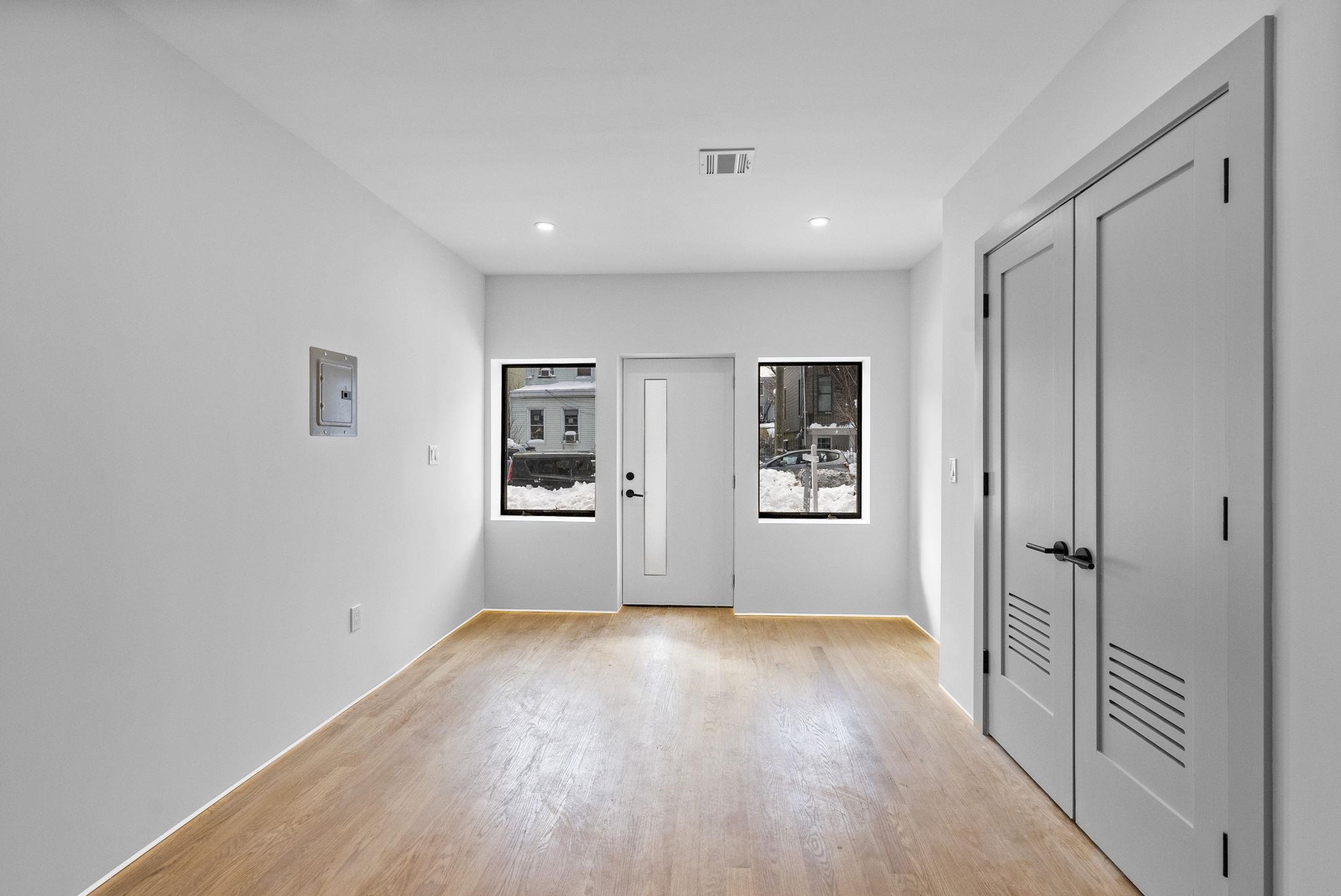 600 BRAMHALL AVE Unit: 1