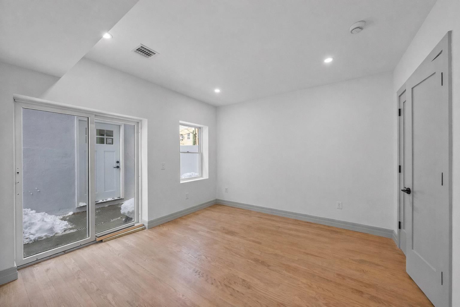 600 BRAMHALL AVE Unit: 1