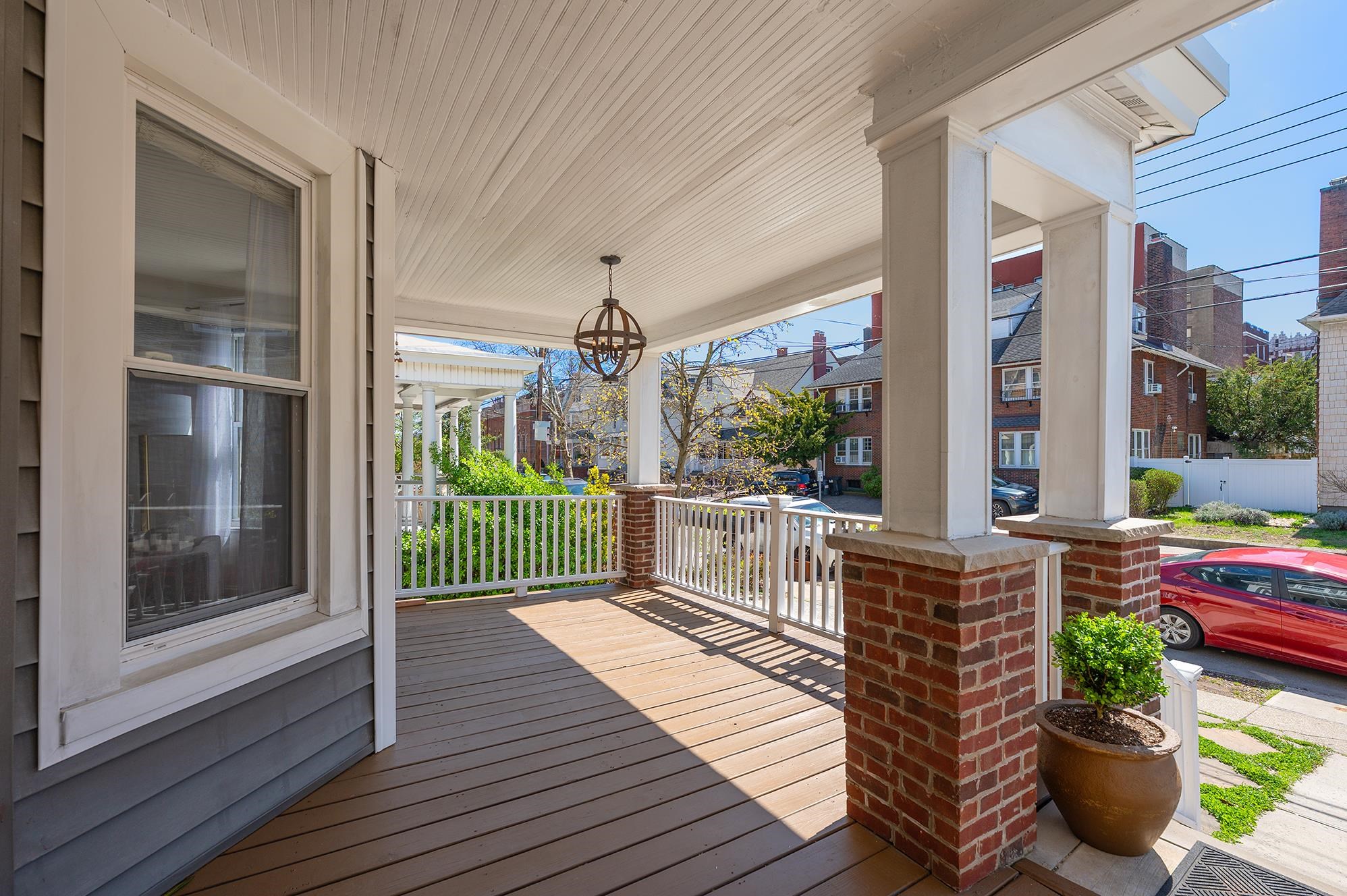 138 JEWETT AVE