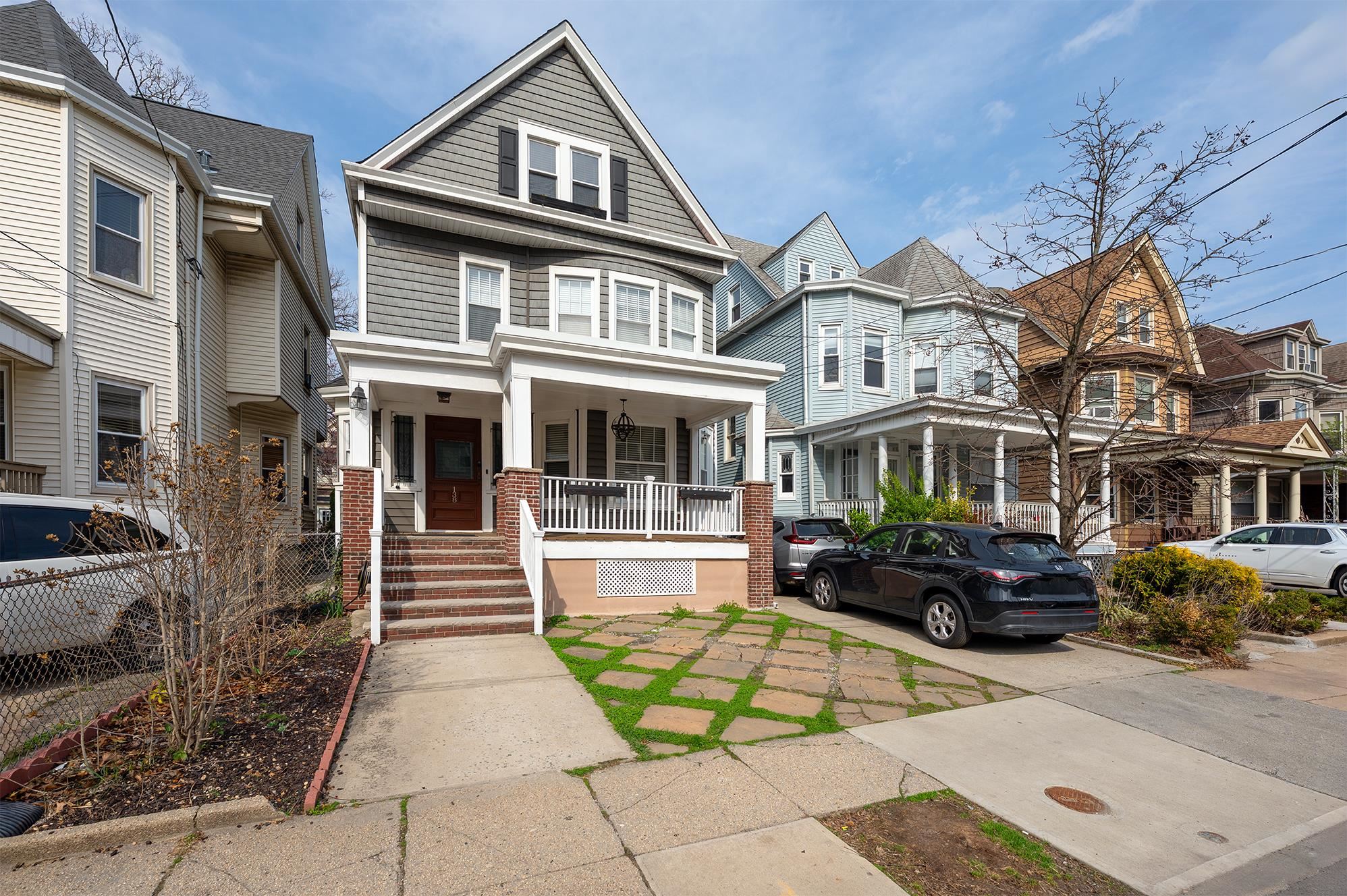 138 JEWETT AVE