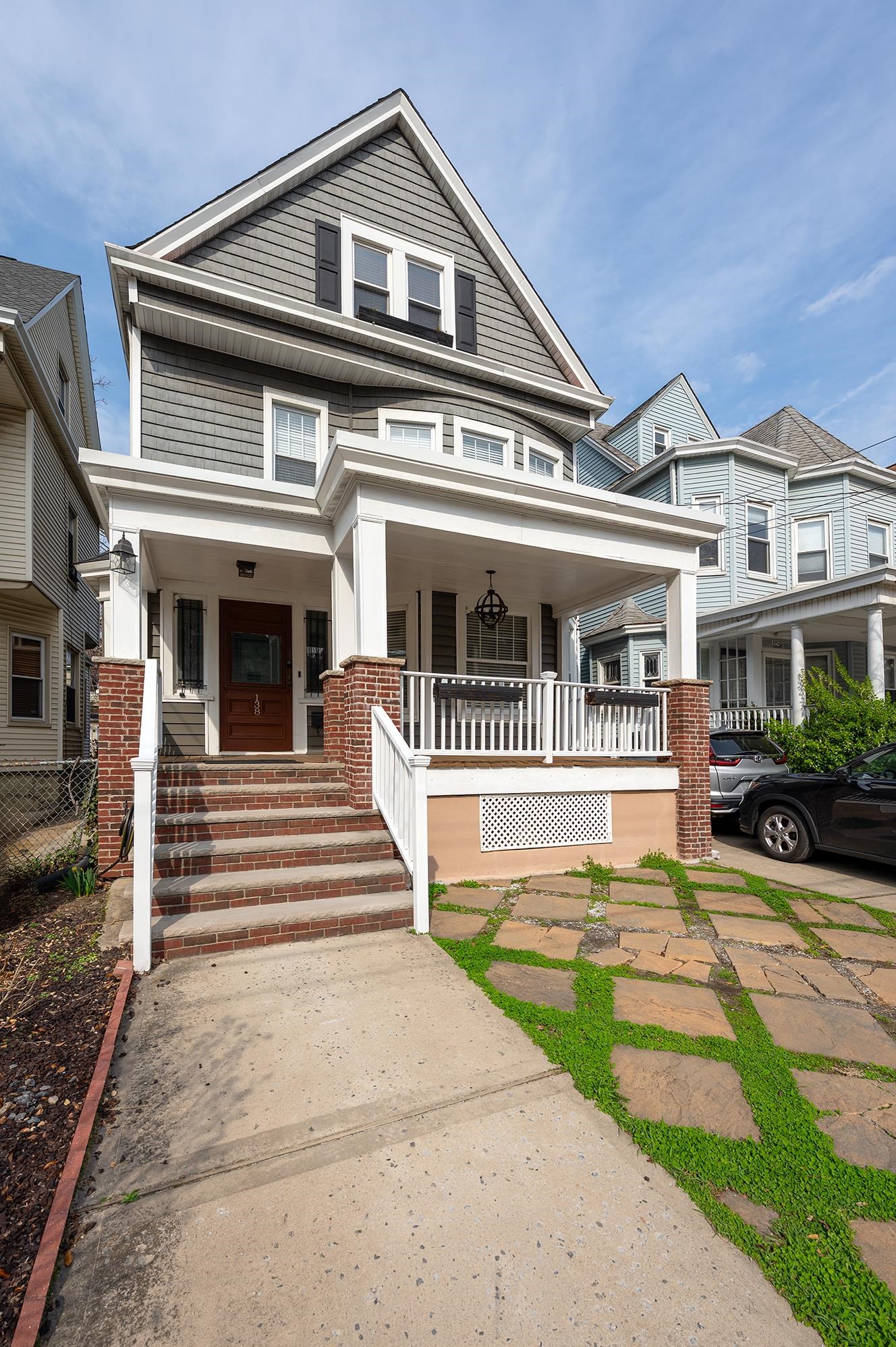 138 JEWETT AVE