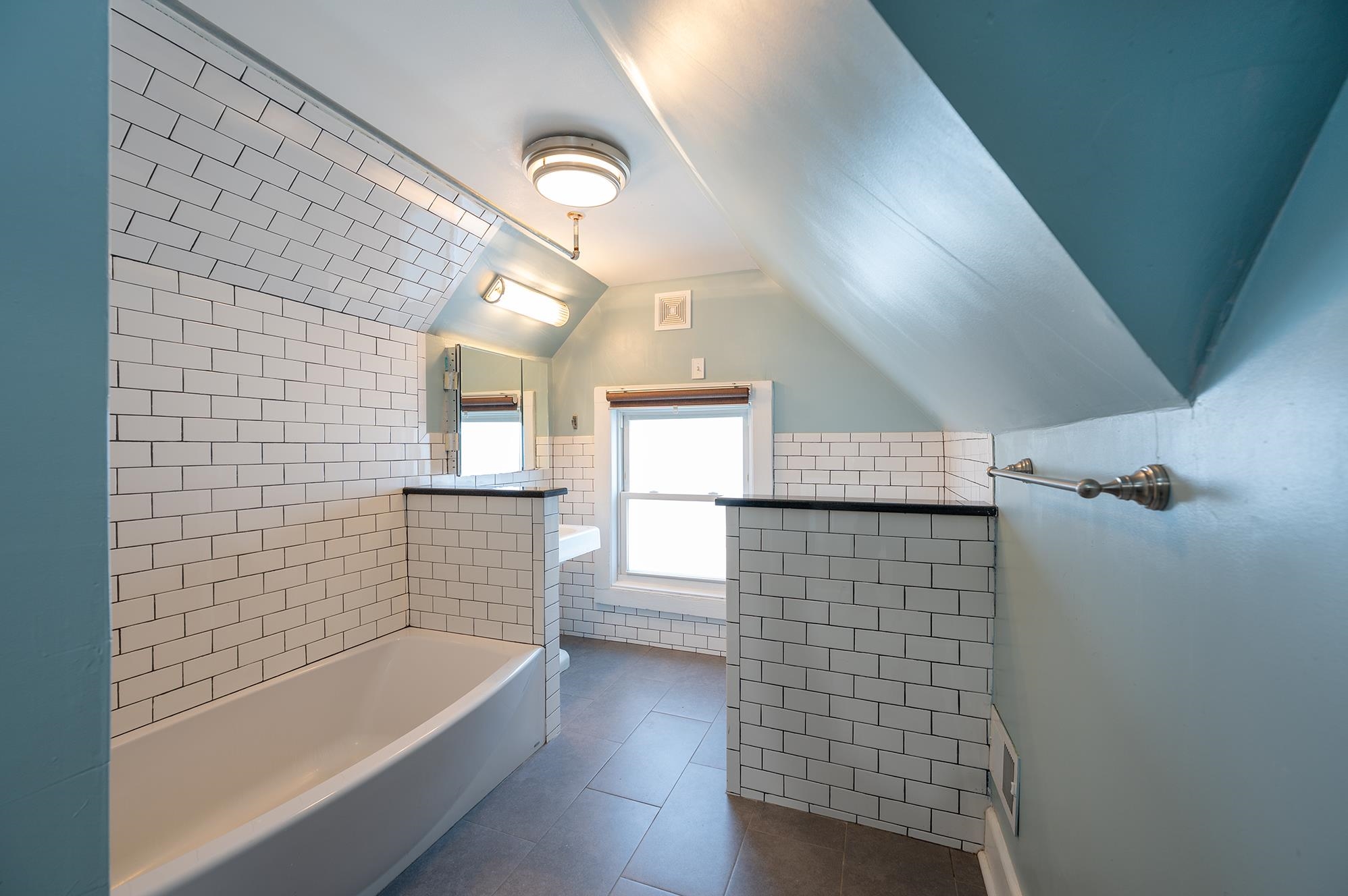 138 JEWETT AVE