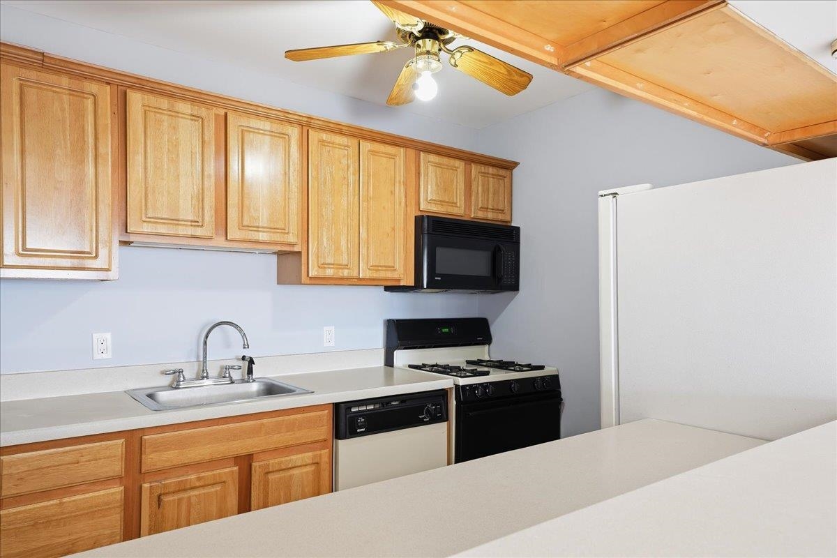 220 JEFFERSON ST Unit: 4B