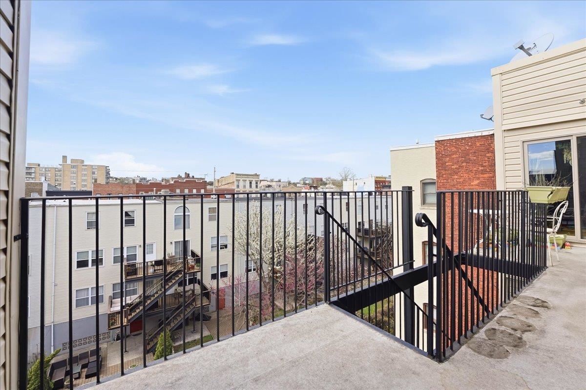 220 JEFFERSON ST Unit: 4B