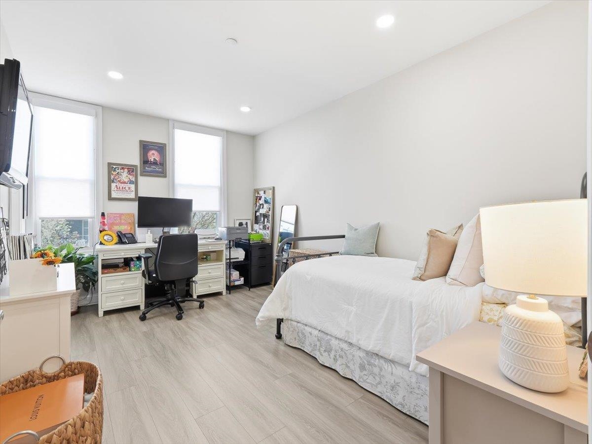 406 MADISON ST Unit: 3R