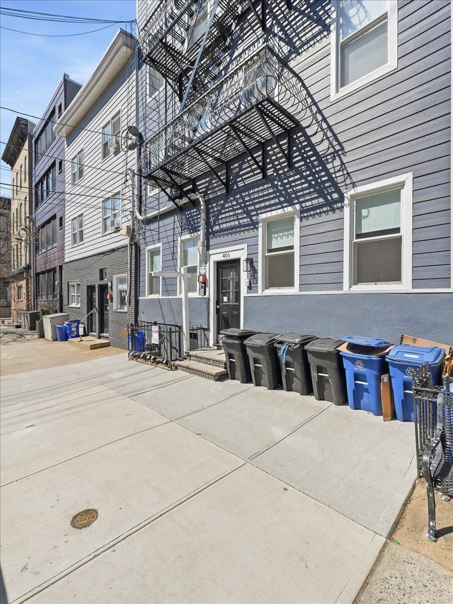 406 MADISON ST Unit: 3R