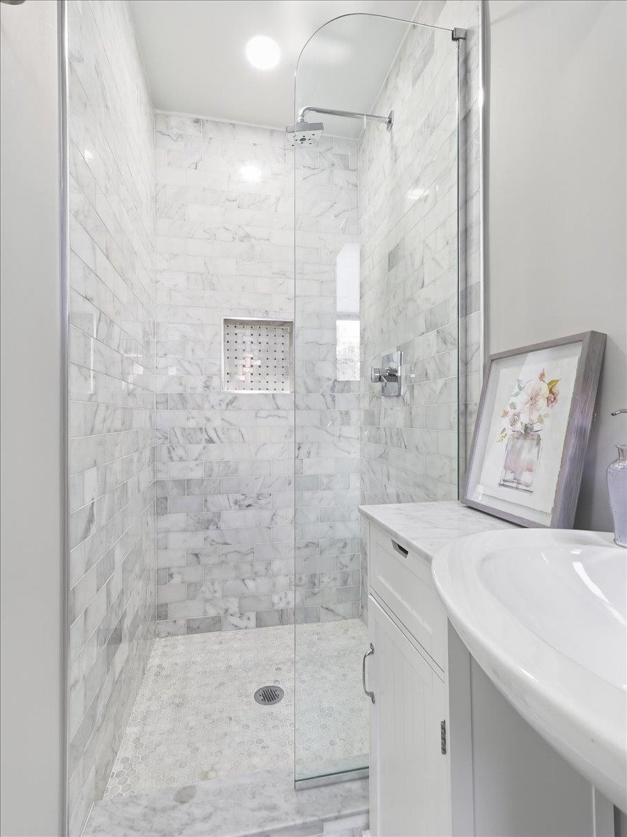 406 MADISON ST Unit: 3R