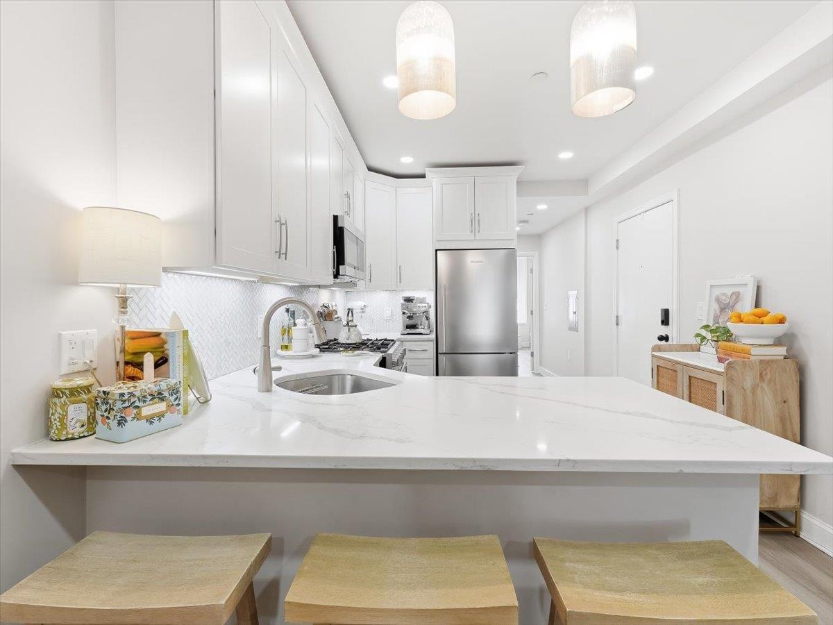 406 MADISON ST Unit: 3R