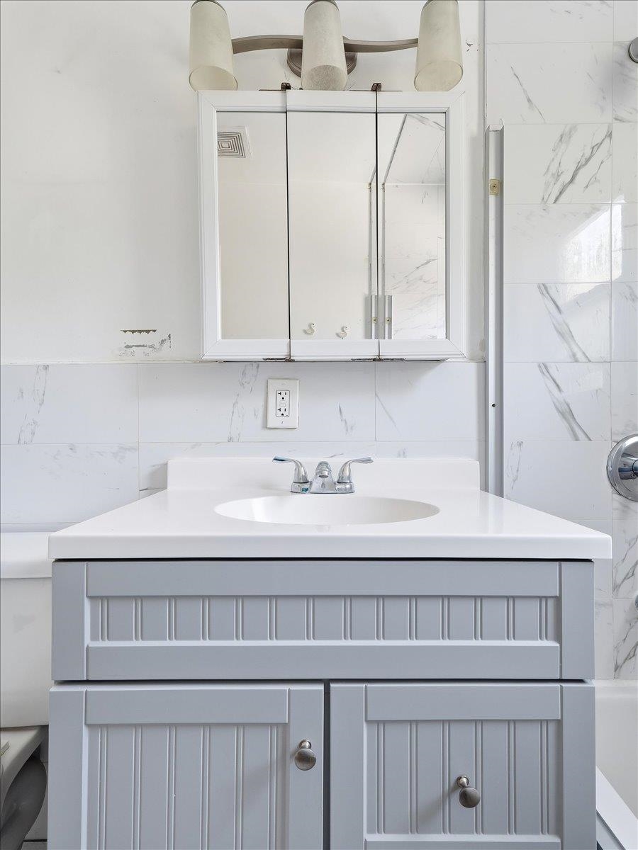 648 FAIRVIEW AVE Unit: 2