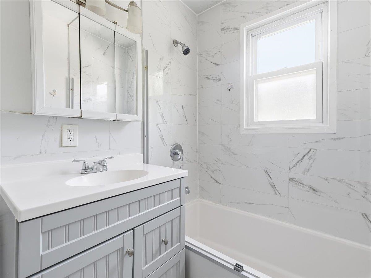 648 FAIRVIEW AVE Unit: 2