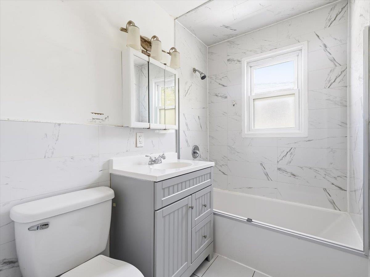 648 FAIRVIEW AVE Unit: 2