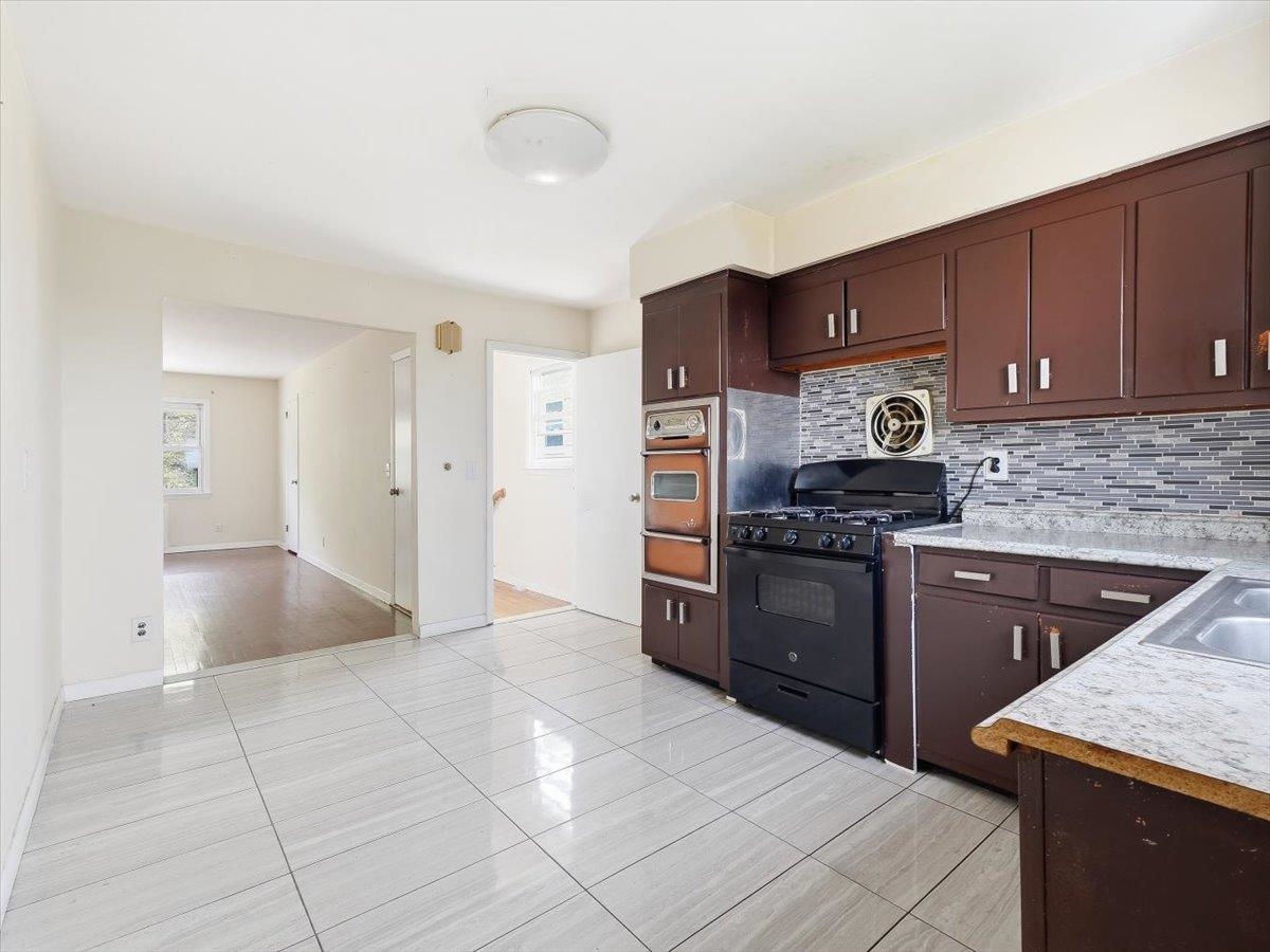 648 FAIRVIEW AVE Unit: 2