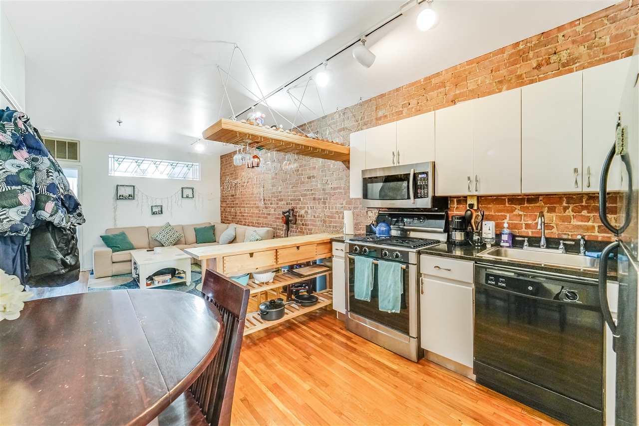 811 WILLOW AVE Unit: 8
