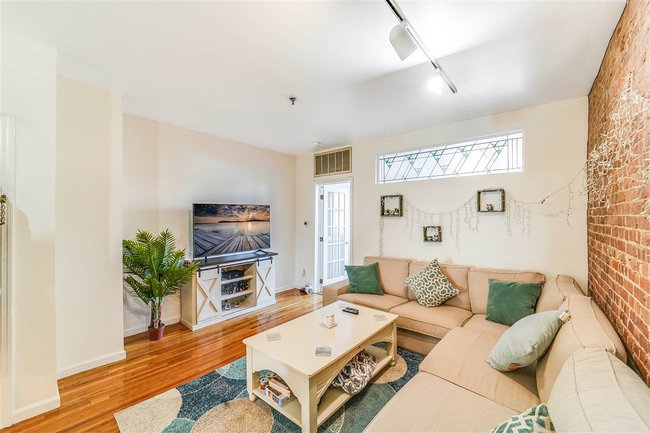 811 WILLOW AVE Unit: 8