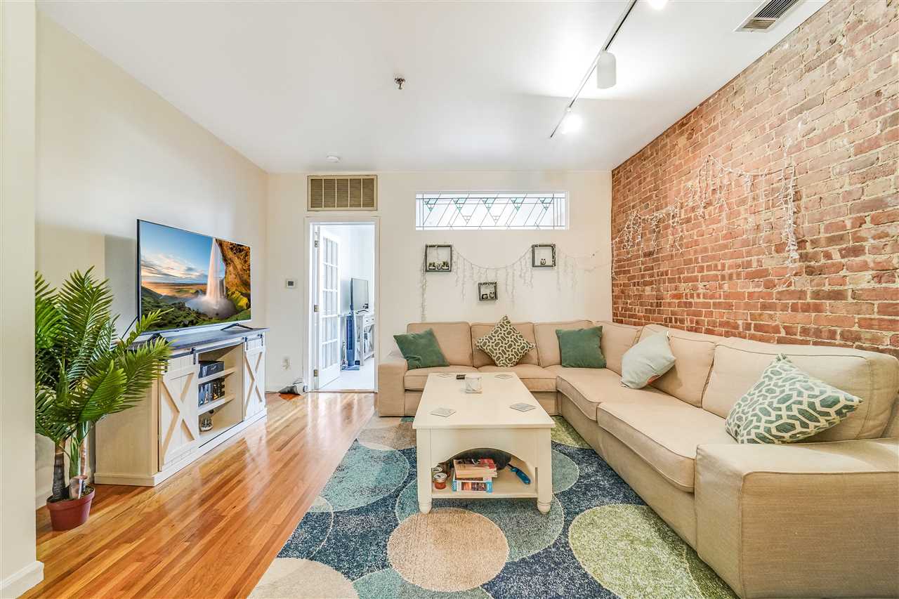 811 WILLOW AVE Unit: 8