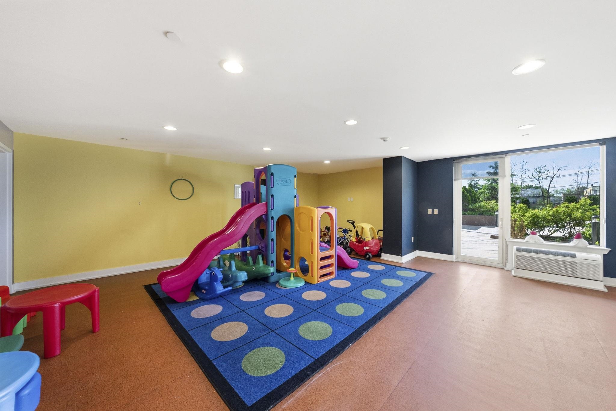 3312 HUDSON AVE Unit: 6N
