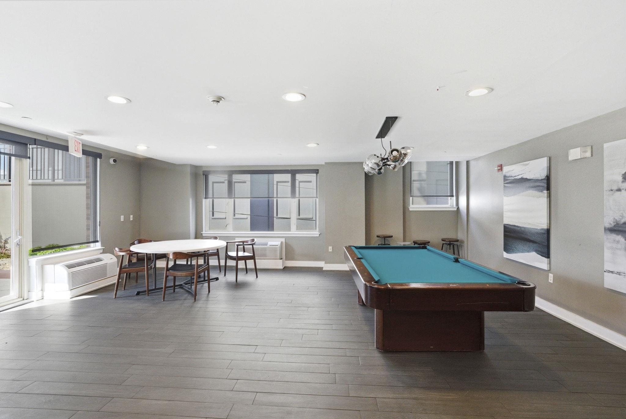 3312 HUDSON AVE Unit: 6N