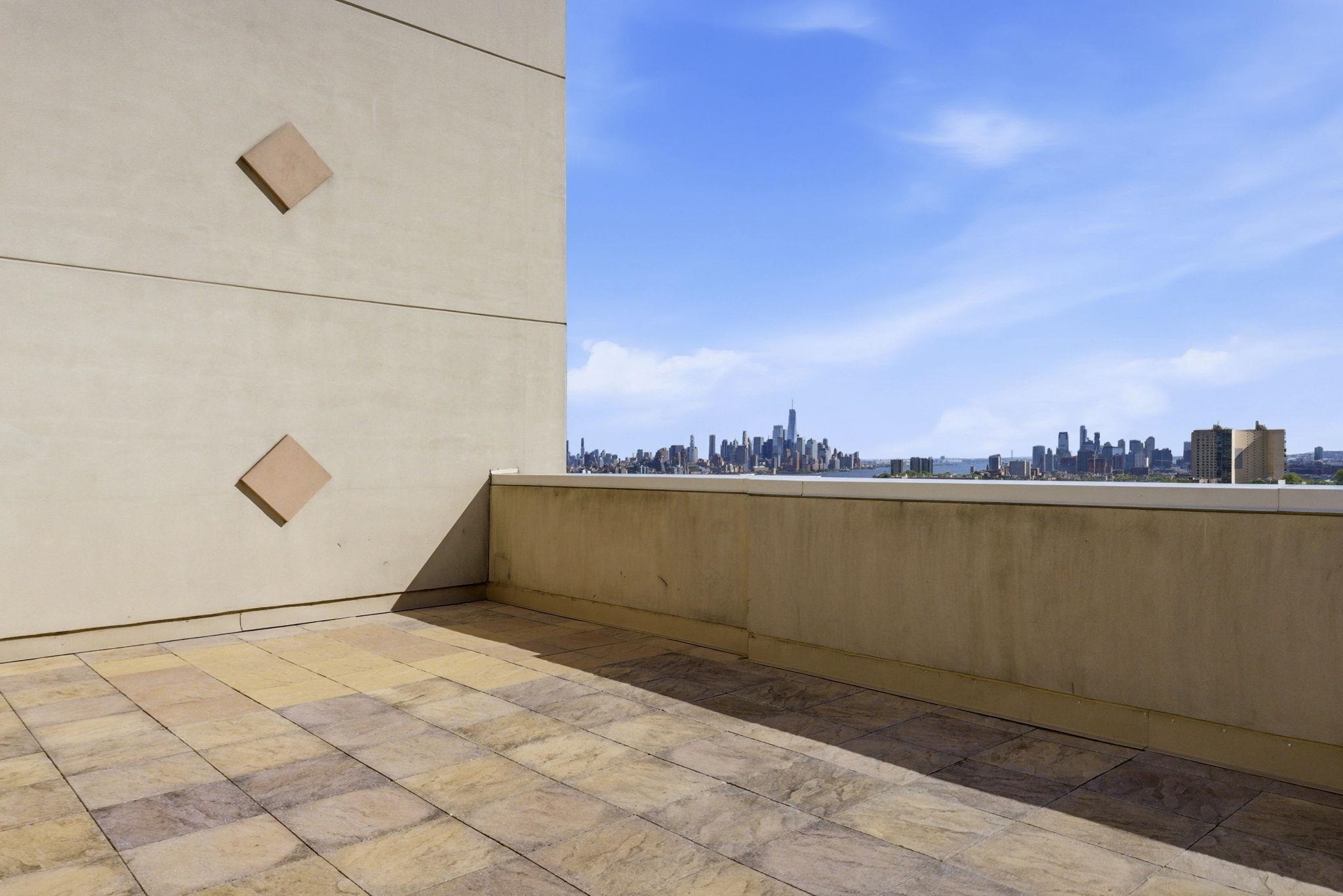 3312 HUDSON AVE Unit: 6N