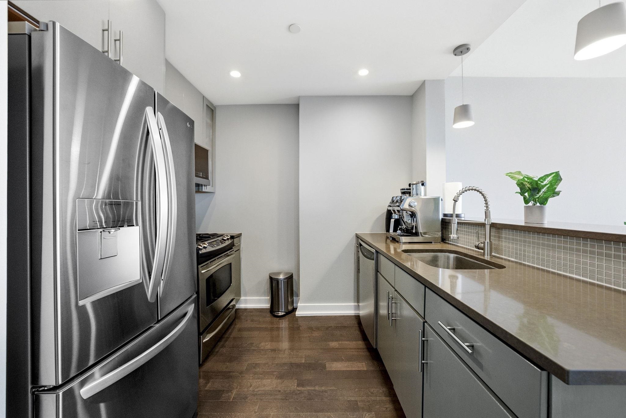 3312 HUDSON AVE Unit: 6N