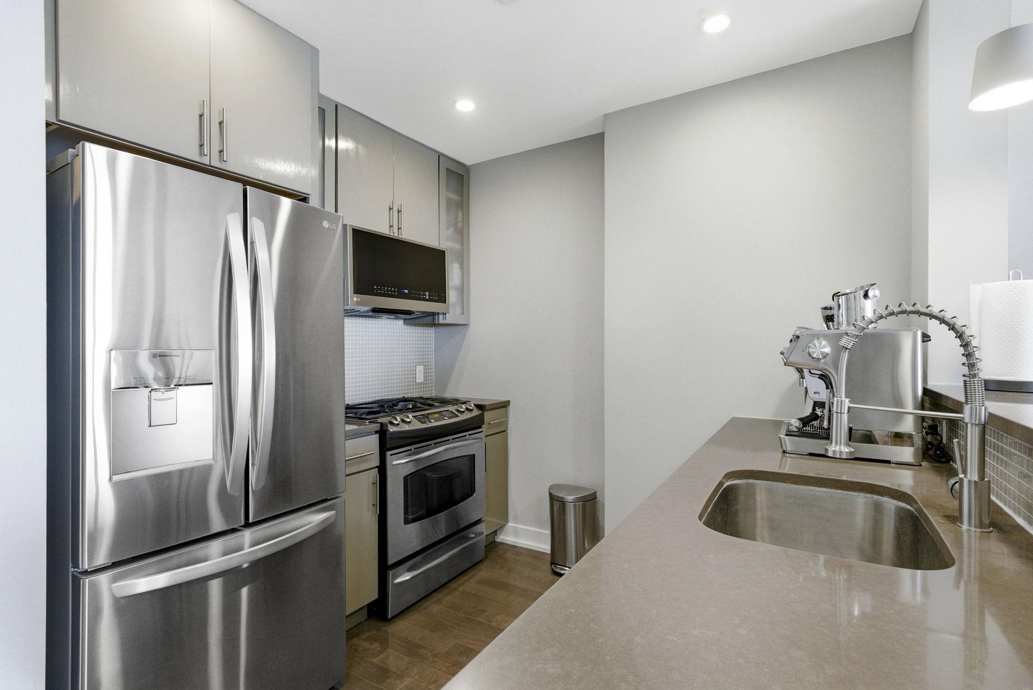 3312 HUDSON AVE Unit: 6N
