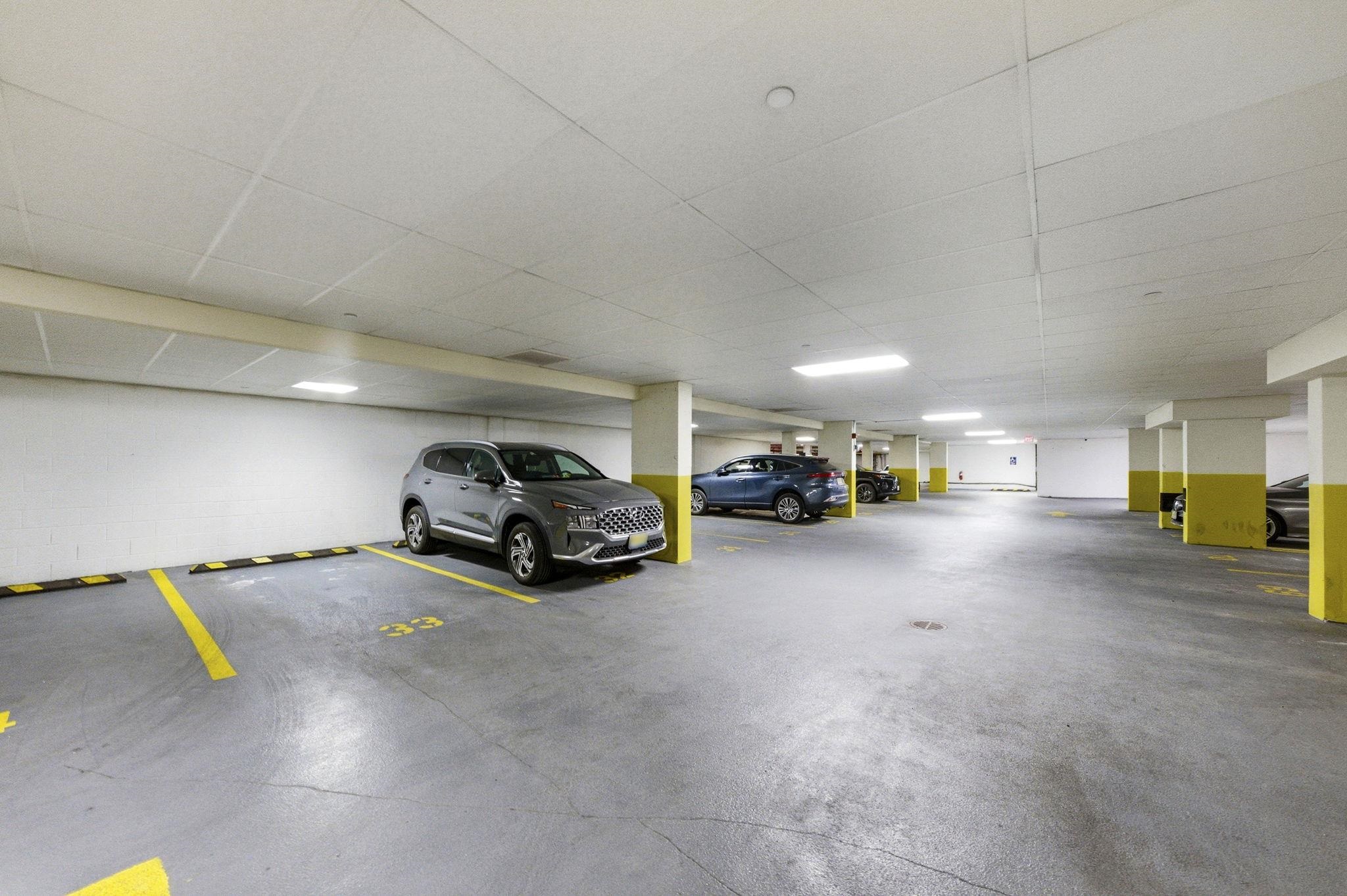 3312 HUDSON AVE Unit: 6N