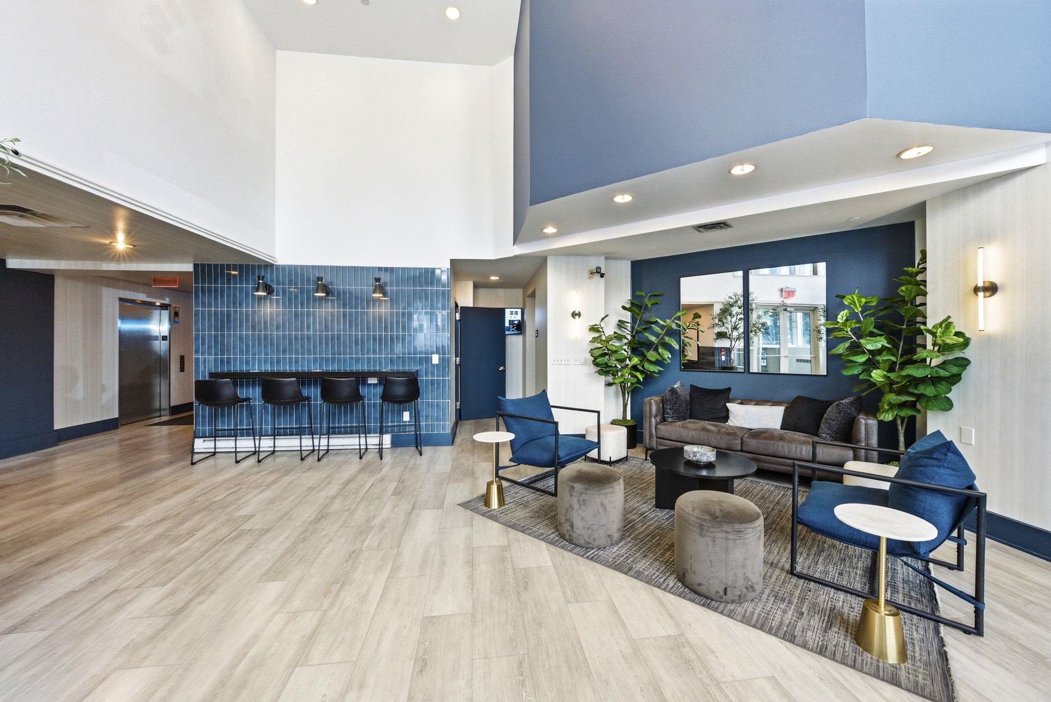 3312 HUDSON AVE Unit: 6N