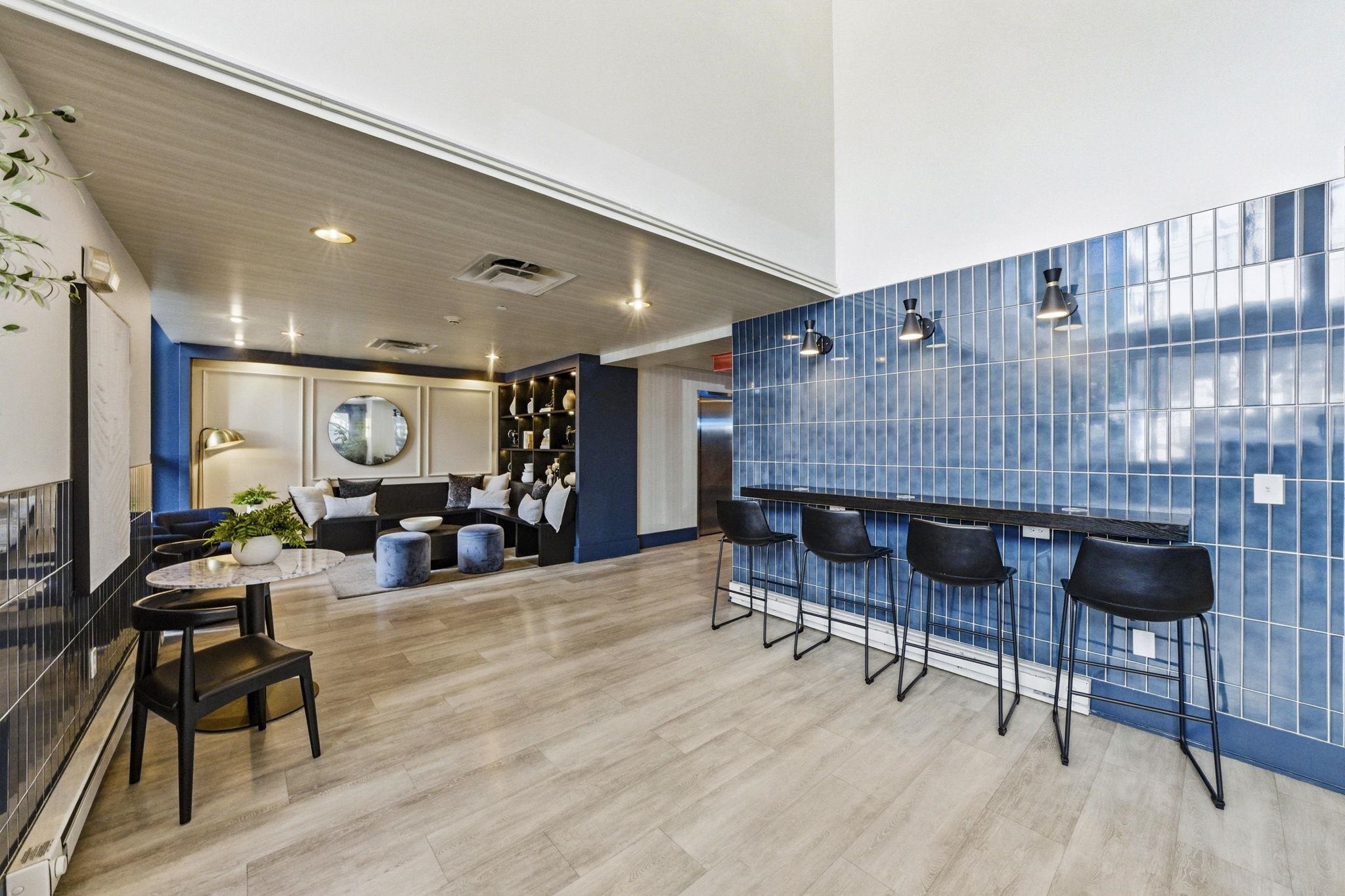 3312 HUDSON AVE Unit: 6N