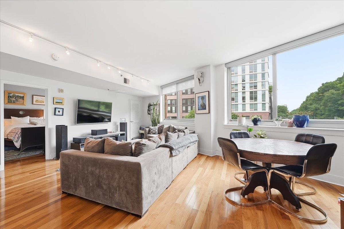 800 JACKSON ST Unit: 309