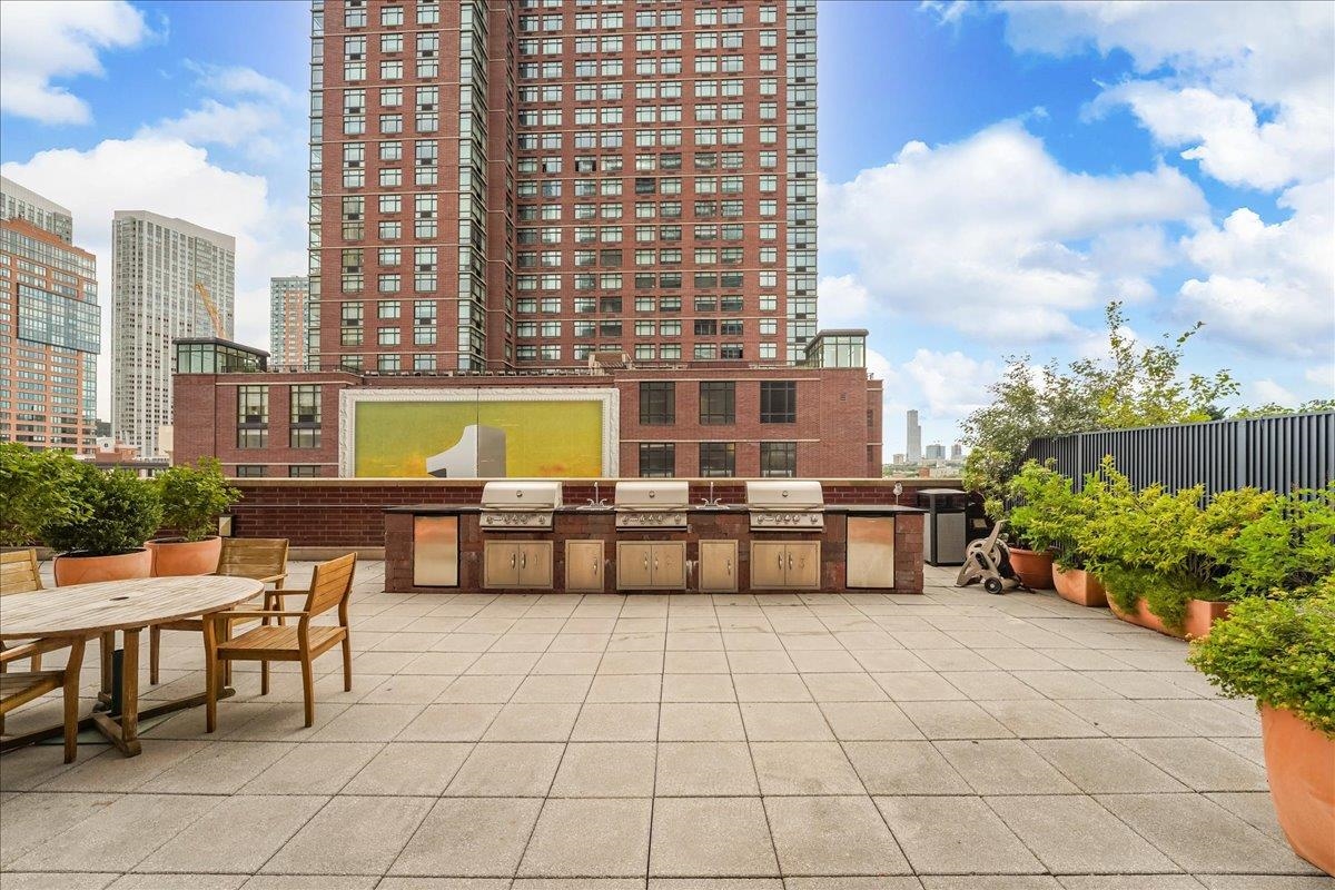 389 WASHINGTON ST Unit: 7F