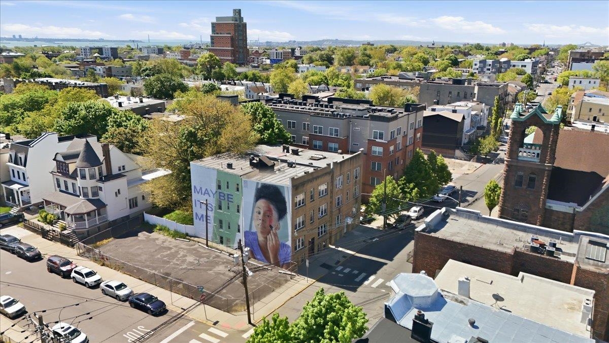 386 BERGEN AVE