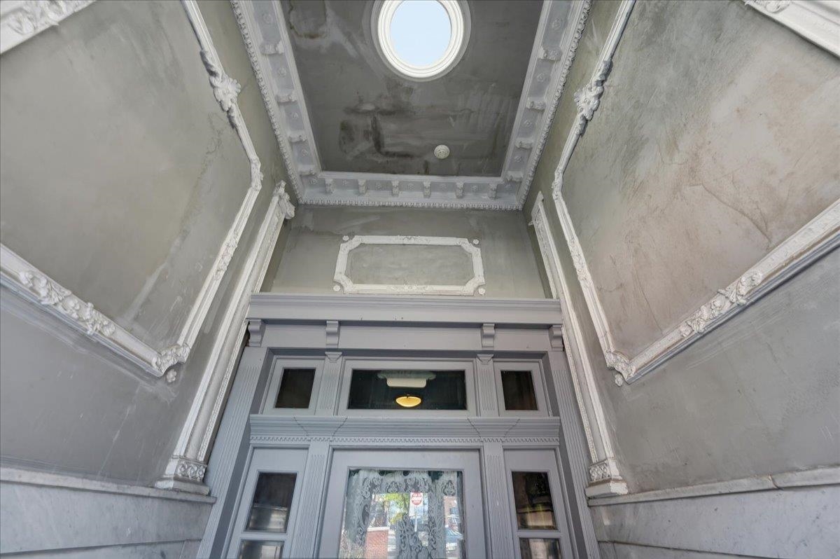 386 BERGEN AVE
