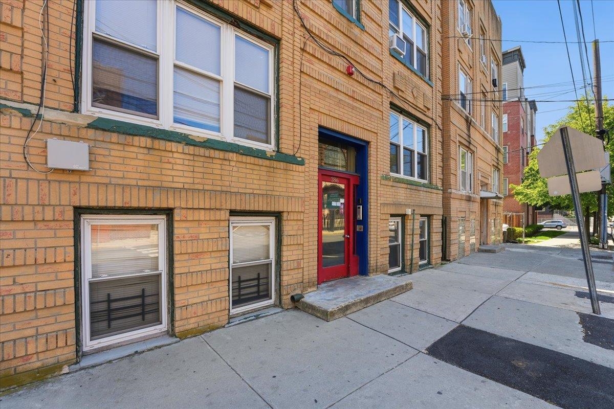386 BERGEN AVE