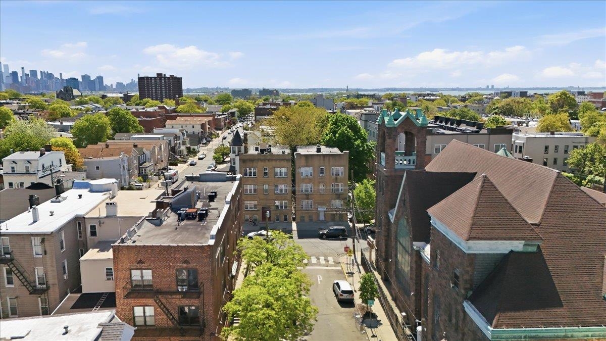 386 BERGEN AVE