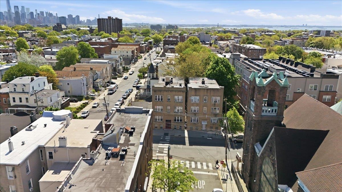 386 BERGEN AVE