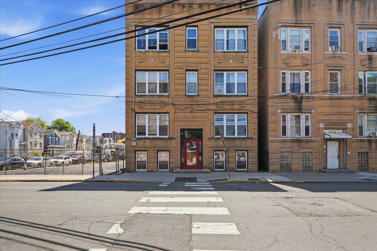 386 BERGEN AVE