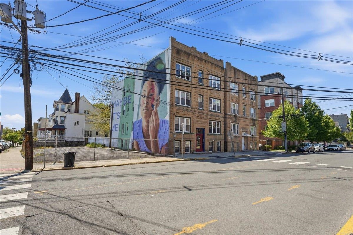 386 BERGEN AVE