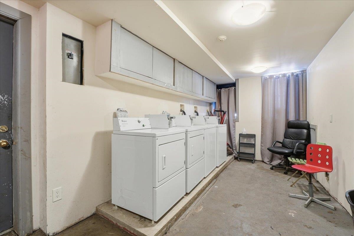 386 BERGEN AVE
