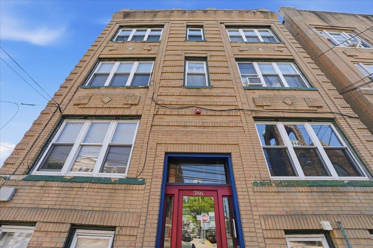 386 BERGEN AVE
