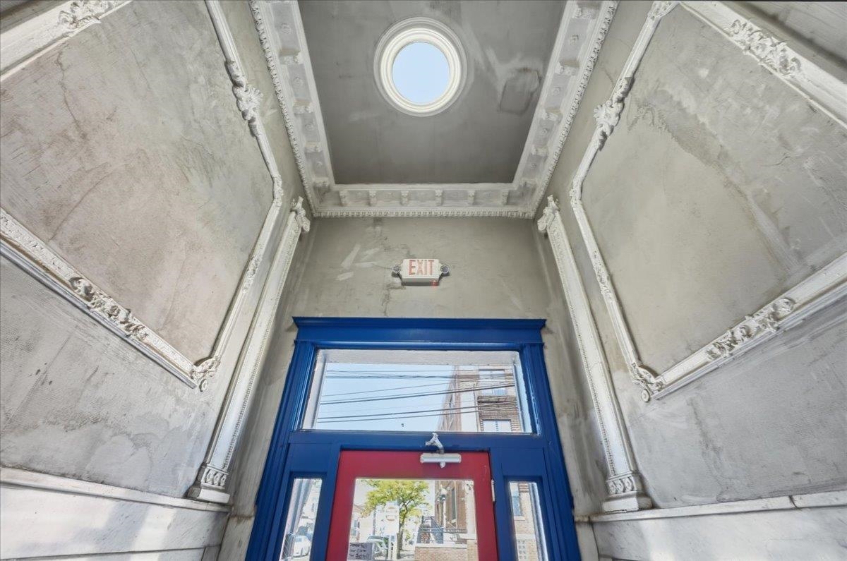 386 BERGEN AVE