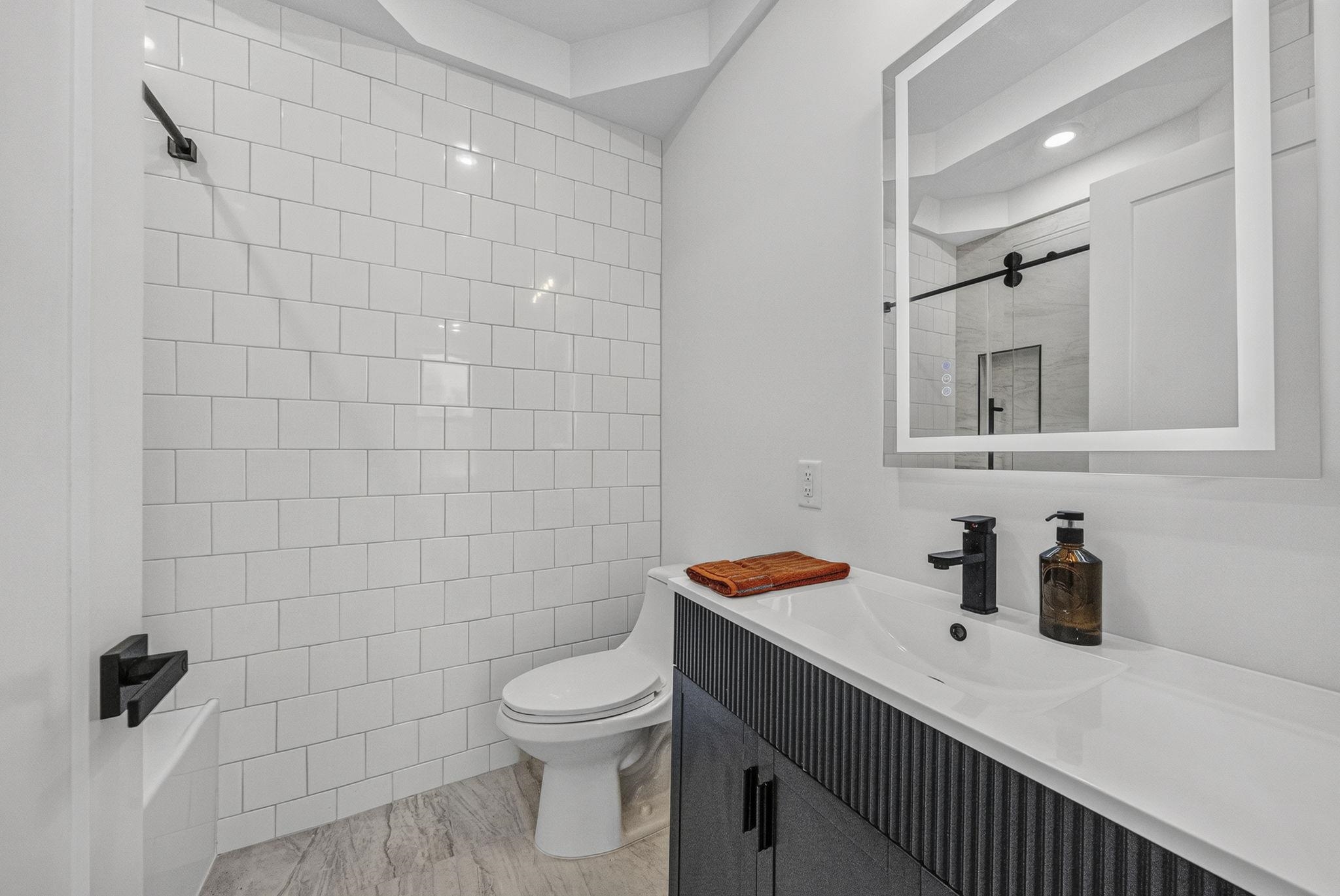 104 TERRACE AVE Unit: 1