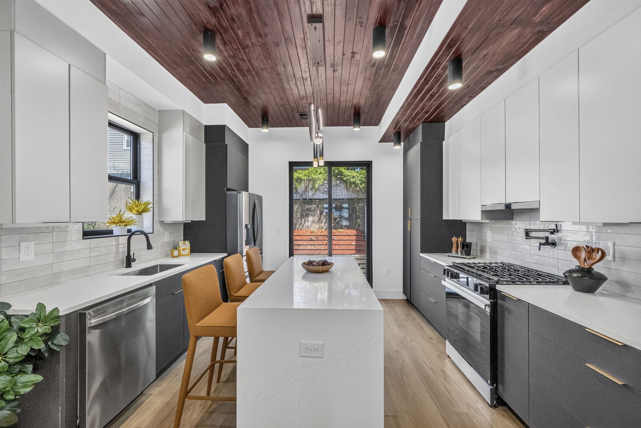 104 TERRACE AVE Unit: 1
