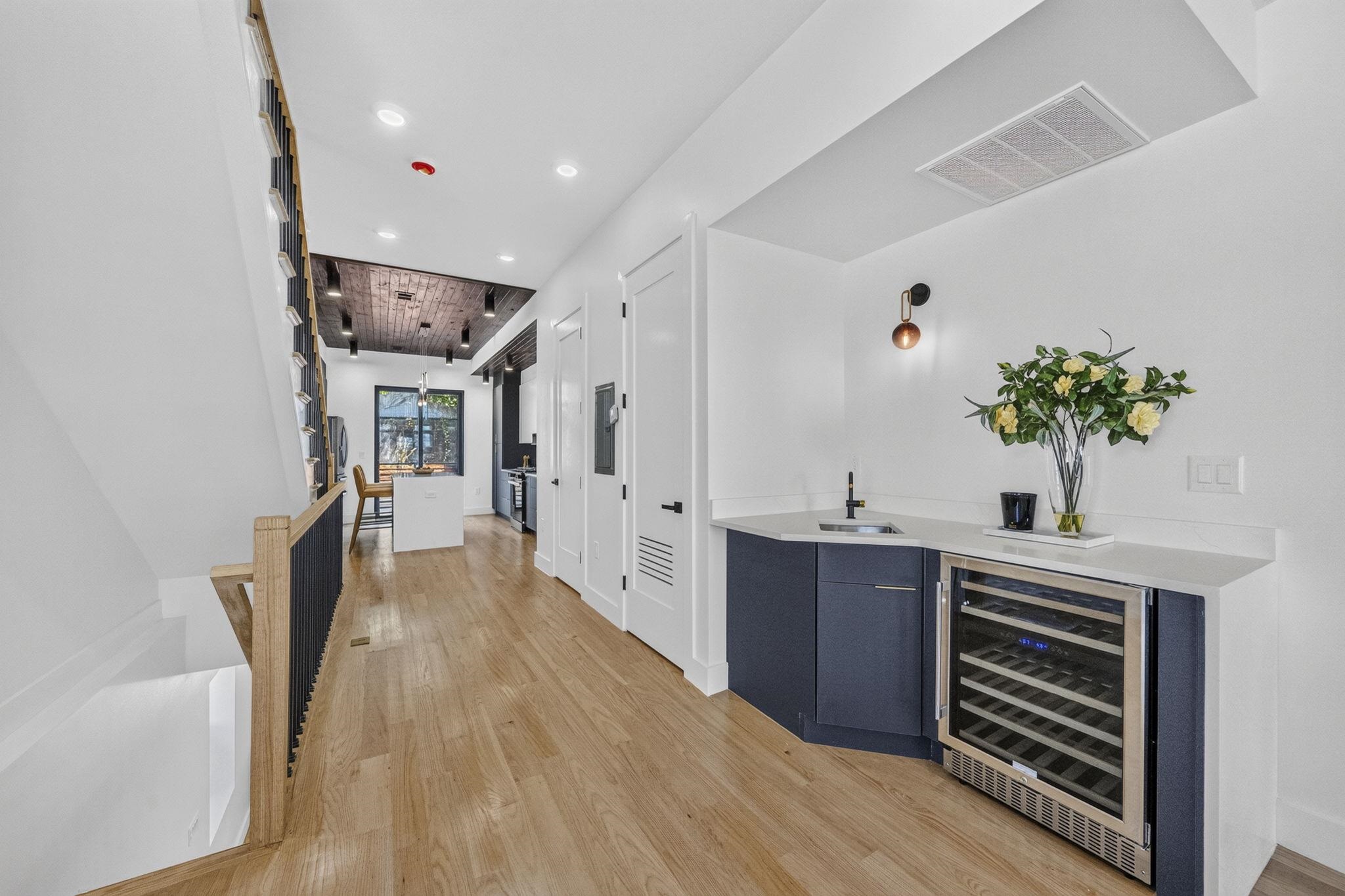 104 TERRACE AVE Unit: 1