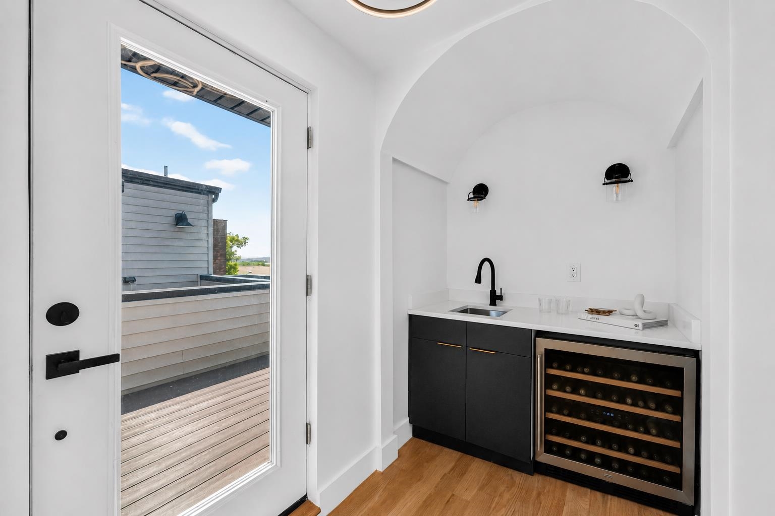 104 TERRACE AVE Unit: 1